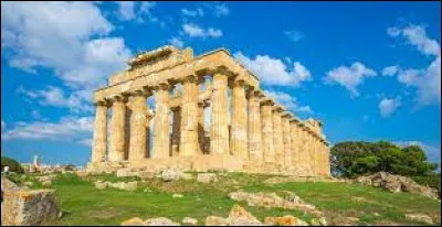 Commune de 180 habitants du département de Loir-et-Cher, située près de Vendôme :