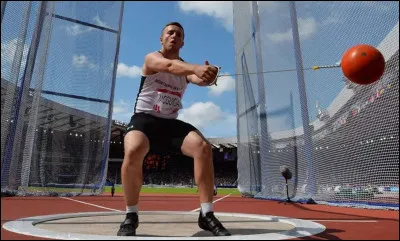 ''Le lancer du marteau'' est une discipline de l'athlétisme réservé aux hommes.
