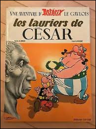 À la fin de l'album "Les Lauriers de César", par quoi est remplacée la couronne de lauriers de César ?
