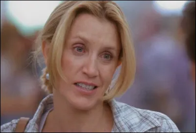 Quand Lynette veut se détendre en faisant du yoga, avec lequel de ses enfants fait-elle croire à un cancer pour pouvoir rentrer sans "complication" ?