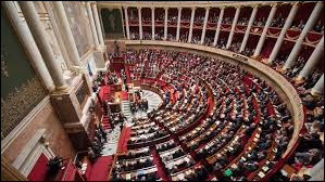 En France, combien de députés compte l'Assemblée nationale ?