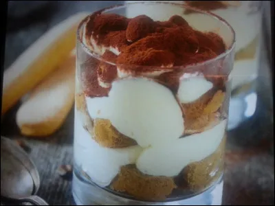 Nous avons tous choisi pour le dessert le tiramissu du chef.