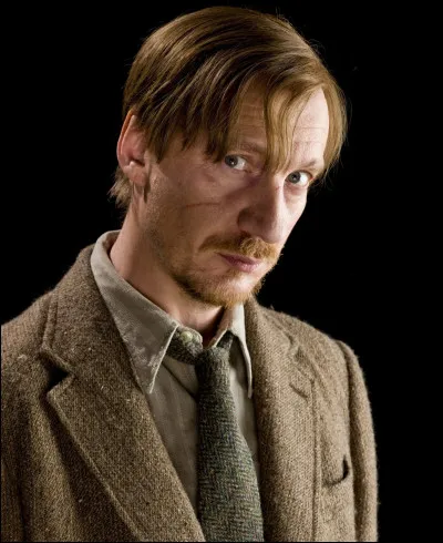 Comment s'appelle la femme du personnage sur la photo ?