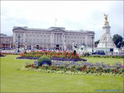 Qui vit  Buckingham Palace ?
