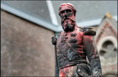 Comment s'appelle le phénomène qui comporte les deux objectifs suivants : 
  l'annulation de la culture ;
  la pratique qui a pour but de dénoncer publiquement des comportements, contenus, groupes ou propos jugés inadmissibles ?