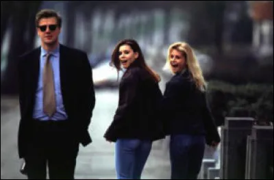 Tu es amoureuse d'une personne, mais celle-ci ne te remarque pas, que fais-tu pour qu'elle te remarque ?