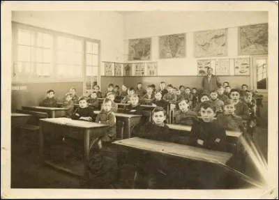 À quelle date est renommé ce ministère en «Éducation nationale» ?