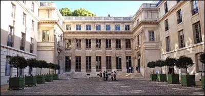 Où se trouve le siège du ministère de lÉducation nationale à Paris ?