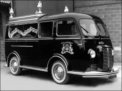 En France aussi, on sait honorer nos morts. Peugeot et son modèle D3 en est la preuve : comment appelait-on ce modèle ?