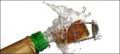 Un ami sans humour, cest un peu comme un champagne sans bulles, nest-ce pas ? 

Mais revenons à nos moutons, cest-à-dire lorthographe : 
Les vins de champagne ne font _________ ailleurs autant recette quaux États-Unis, en Grande-Bretagne et au Japon ces temps-ci. 
Dailleurs, des bouteilles de champ, on nen avait jamais autant _____ de par le monde !