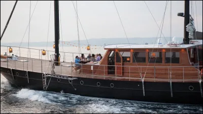 "Entre amis" est un film interprété par Thierry Lhermitte.