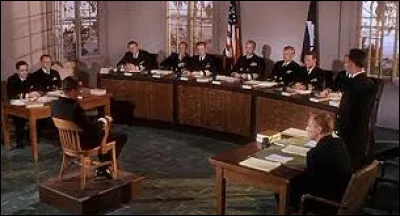 "Ouragan sur le Caine" est un long-métrage dans lequel joue Humphrey Bogart.