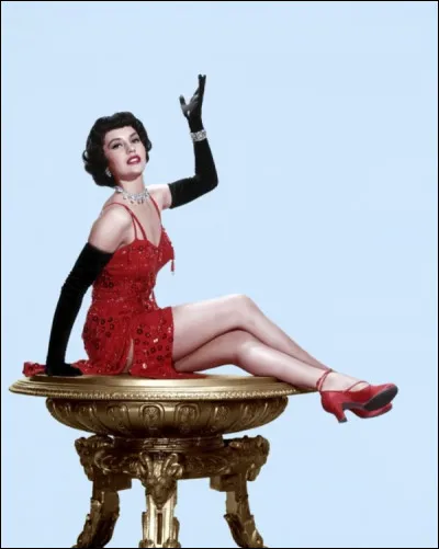 Née en 1922, danseuse mais pas chanteuse, elle tient son premier rôle dans "Tous en scène" de Minnelli :