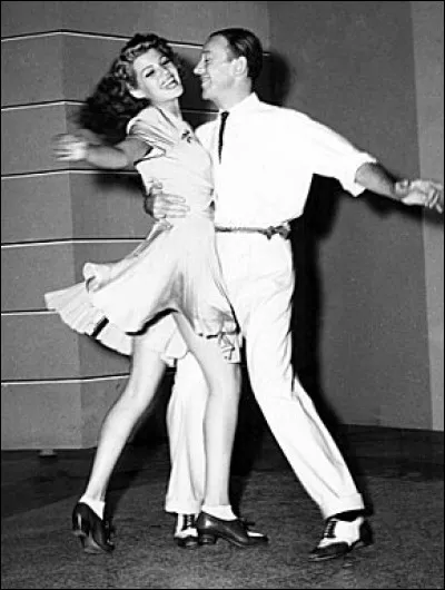 Ce film musical, réalisé par William A. Seiter, sorti en 1942, avec Fred Astaire et Rita Hayworth, c'est ...