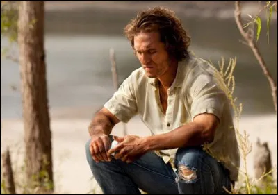 Dans quel film Matthew McConaughey est-il un homme qui rencontre deux adolescents sur une île ?
