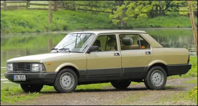 Comme son nom l'indique, cette grosse berline termine sur la seconde marche du podium au concours du style le plus neutre. Comment se nomme notre heureuse finaliste ?