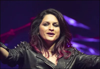 Quel est le vrai nom de la chanteuse française Larusso ?