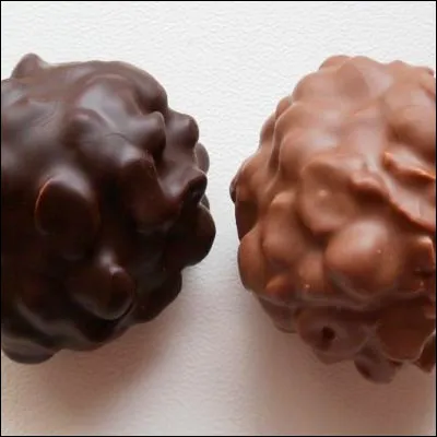 Dans quelle ville de Lorraine, ancienne capitale du royaume franc d�Austrasie, peut-on manger une sp&eacute;cialit&eacute; chocolati&egrave;re appel&eacute;e le boulet ?