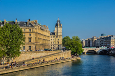 Construit à partir de 1580 sur l'île de la Cité, le 36 Quai des Orfèvres situé dans le 1er arrondissement fait partie de l'histoire des grandes heures de la police parisienne et a nourri de nombreux écrivains comme Georges Simenon. D'où vient le nom de ce quai ?