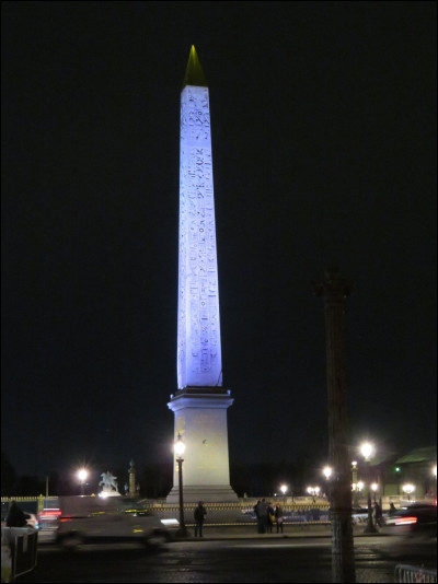 L'obélisque de Louxor en granit rose offert par l'Égypte à la France trône du haut de ses 23 mètres au centre de la Place de la Concorde depuis 1836. Auriez-vous une idée du poids de ce monolithe qui est le plus ancien monument de la capitale ?