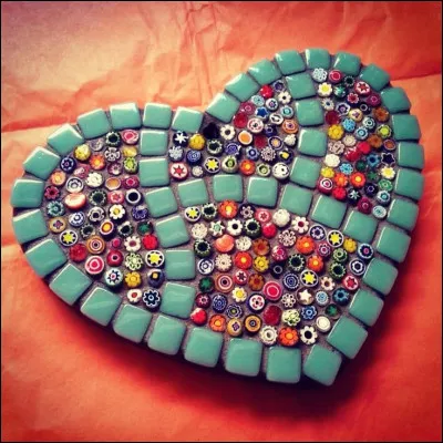 Il promettait : Je t'aime, je t'aime, je t'aime, oh oui je t'aime ! Je t'aimerai toute ma vie" :