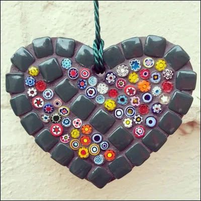 Quant à lui, il lui disait "Simplement je te dis que je t'aime, je t'aime, t'es comme un soleil..." :