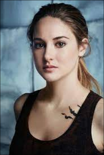 Comment s'appelle l'actrice qui joue le rôle de Tris ?