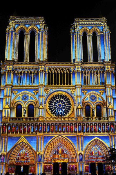 Qui a écrit le roman "Notre-Dame de Paris" ?