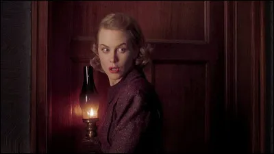 Dans quel film Nicole Kidman est-elle la mère de deux enfants ne supportant pas le soleil ?