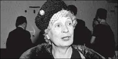 Marthe Richard est responsable de l'ouverture des maisons closes.