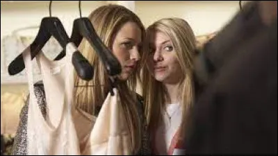 Tu te rends compte que ton ami parle sur ton dos.