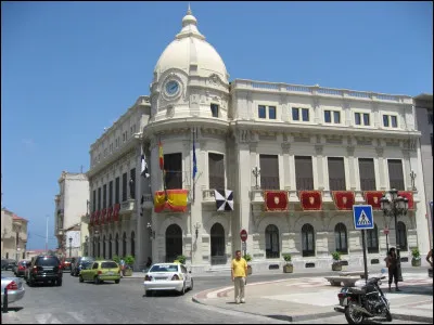 Dans quel pays les villes Ceuta et Melilla sont-elles enclavées ?