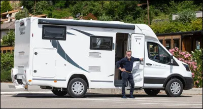 À quel réalisateur doit-on, en 1996, le court-métrage Caravane ?