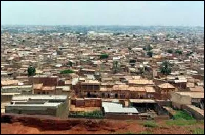 Quelle est l'intruse parmi ces villes ?