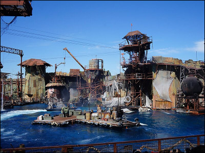 "Waterworld" est joué par Kevin Costner.