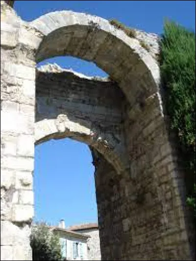 Nous sommes en Occitanie, à Gajan. Commune de la métropole Nîmoise, elle se situe dans le département ...