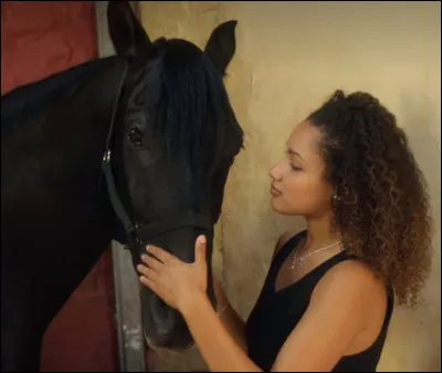 Est-ce Claire qui cache les chevaux sauvages dans la saison 3 ?