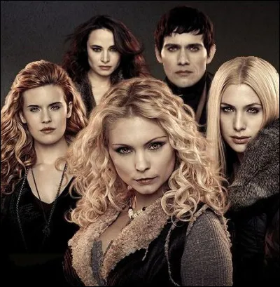 Dans "Twilight", les Cullen boivent du sang animal et les Denali du sang humain.