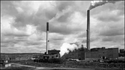 À quelle date procède-t-on au premier envoi de métaux par train depuis la mine Horne ?