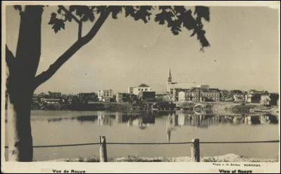 Qui est le curé fondateur de la paroisse Saint-Michel-Archange ?