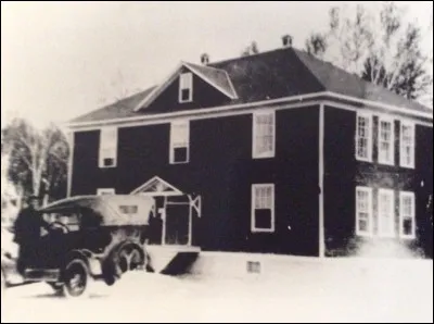 Quel est le nom de la première école de Rouyn ?
