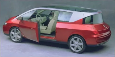 Quelle est cette auto atypique qui possédait une large portière qui s'ouvrait en deux parties ?
