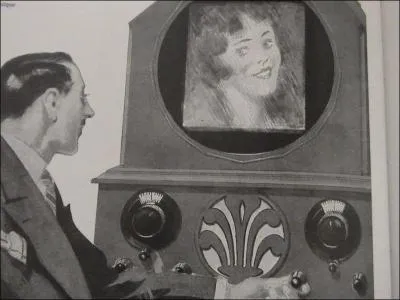 En quelle anne la premire diffusion publique d'images tlvises fait son apparition ?