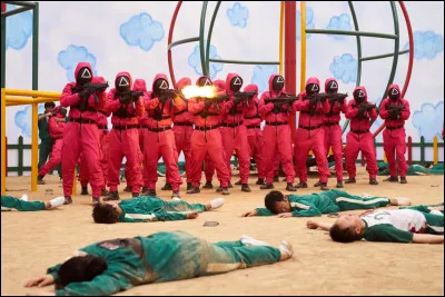 Dans quelle série faut-il jouer et gagner aux jeux pour survivre et devenir riche ?