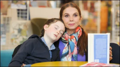 Dans quelle série une professeure kidnappe-t-elle une enfant maltraitée ?