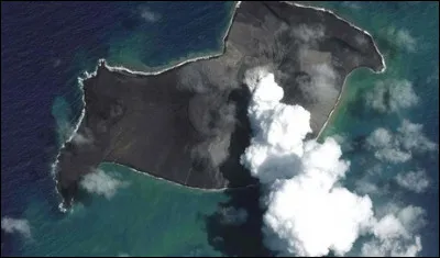 Un volcan des îles Tonga est entré en éruption vendredi 16 janvier 2022 à 20h40 heure française. L'onde de choc a été ressentie jusqu'en France pourtant distante de 17 000 km. Où se situe ce volcan ?