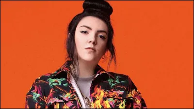 Quel est le vrai nom de la chanteuse française Hoshi ?