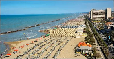 Quelle est l'intruse parmi ces villes ?