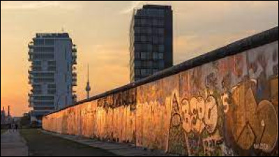En quelle année fut construit le mur de Berlin ?