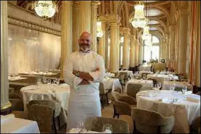 Comment se nomme le restaurant de Philippe Etchebest situé dans la ville de Bordeaux ?